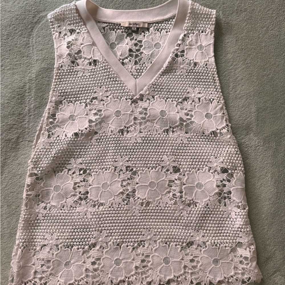Elegant Lace Sleeveless Top